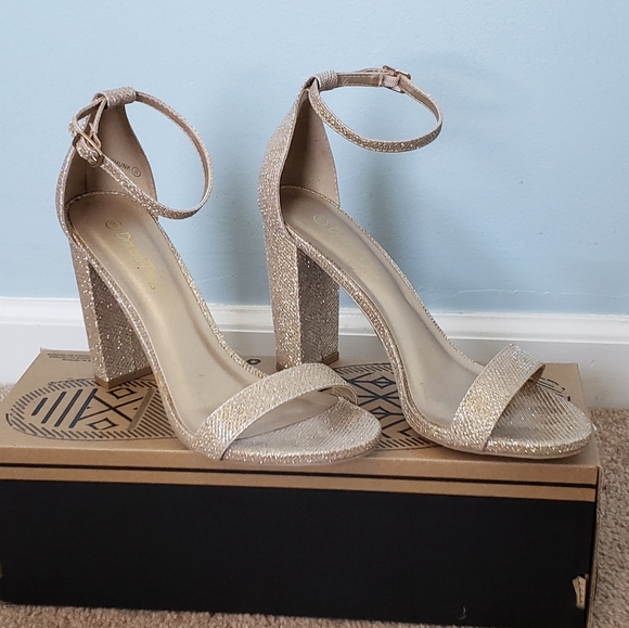 Dream Pairs Chunky Heels - Picture 1 of 3